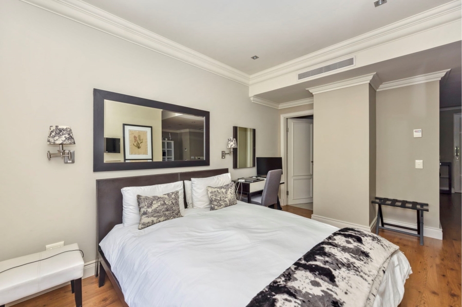 To Let 1 Bedroom Property for Rent in Green Point Western Cape
